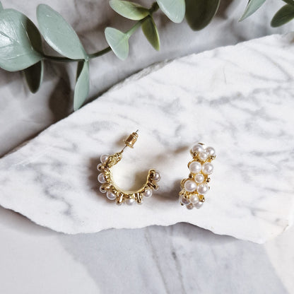 Pearl hoops eyrnalokkar